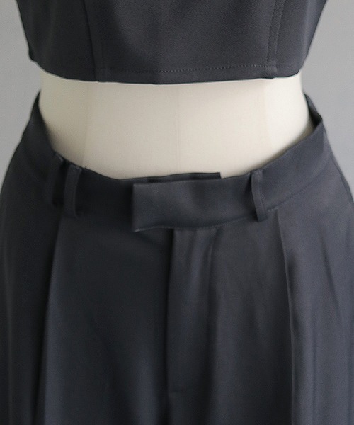cheriella（シェリエラ）の「【cheriella】セットアップ ビスチェ付きスラックスワイドパンツ SETUP WITH BUSTIER SLACKS WIDE PANTS（セットアップ・レディース・ブラック/グレイッシュベージュ/チャコールグレー・M）」の10枚目の写真