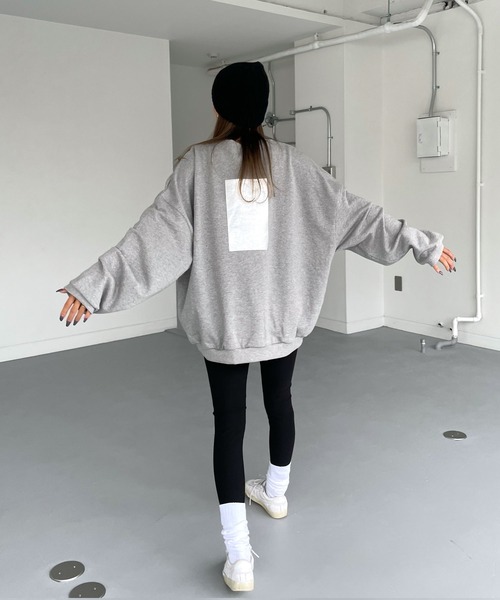 バックプリントオーバーサイズスウェットプルオーバー