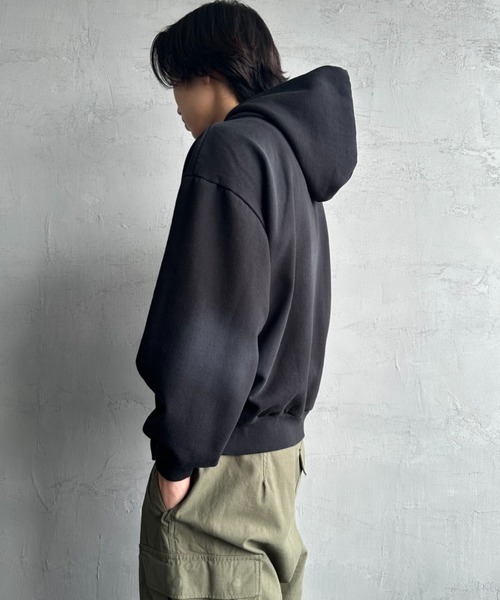 SEQENZ フーディー/パーカー新品未使用 SEQUENZE パーカー 「SEQUENZ（シークエンズ）」ONI-FADE BOXY