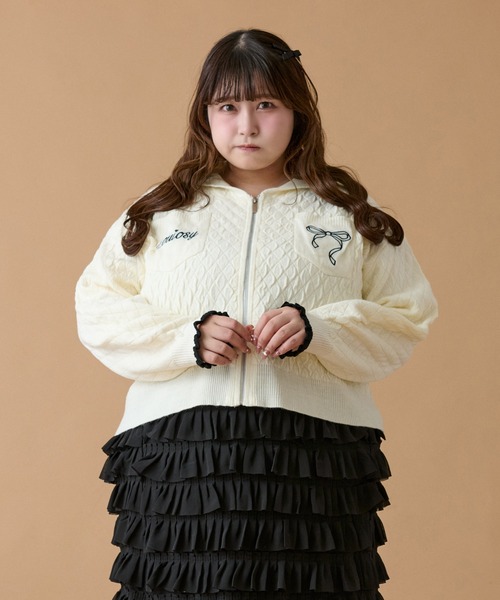 Louiosy（ルオシー）の「【大きいサイズ】ワンポイント刺繍入りポケット付きニットパーカー（カーディガン/ボレロ・レディース・ブラック/オフホワイト・4L/3L/X-LARGE）」の10枚目の写真