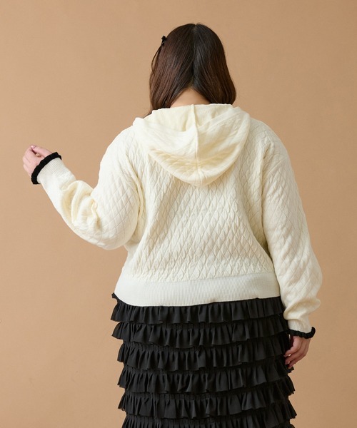 Louiosy（ルオシー）の「【大きいサイズ】ワンポイント刺繍入りポケット付きニットパーカー（カーディガン/ボレロ・レディース・ブラック/オフホワイト・4L/3L/X-LARGE）」の6枚目の写真