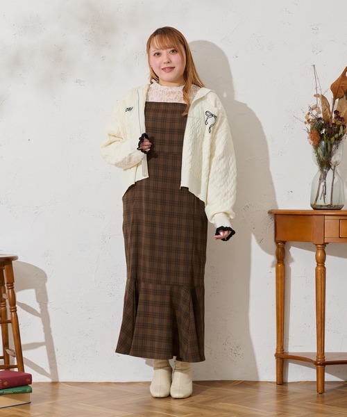 Louiosy（ルオシー）の「【大きいサイズ】ワンポイント刺繍入りポケット付きニットパーカー（カーディガン/ボレロ・レディース・ブラック/オフホワイト・4L/3L/X-LARGE）」の20枚目の写真