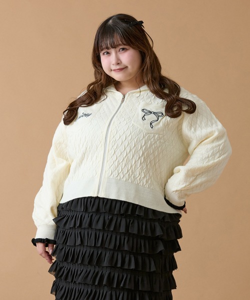 Louiosy（ルオシー）の「【大きいサイズ】ワンポイント刺繍入りポケット付きニットパーカー（カーディガン/ボレロ・レディース・ブラック/オフホワイト・4L/3L/X-LARGE）」の16枚目の写真
