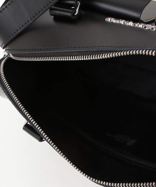 Dr. Martens(ドクターマーチン)の「Dr. Martens/ドクターマーチン トップ ハンドル バッグ 40758001(ハンドバッグ・レディース・ブラック・FREE)」の2枚目の写真