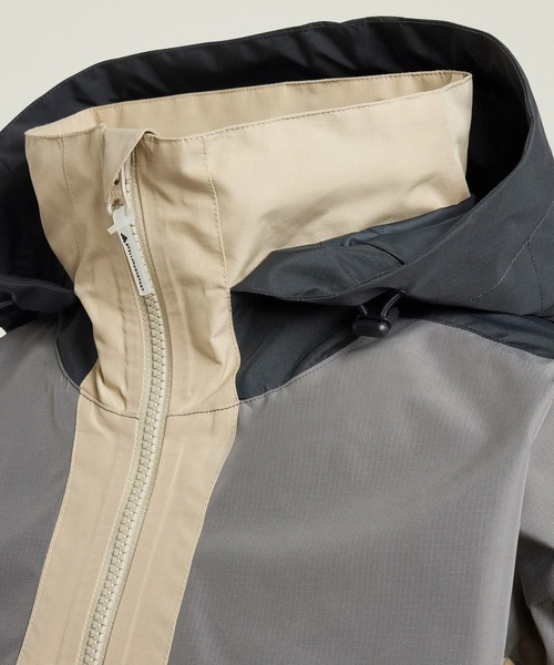 adidas by Stella McCartney(アディダスバイステラマッカートニー)の「adidas by Stella McCartney TrueNature バックパック ジャケット / アディダス adidas(マウンテンパーカー・レディース・グレー×ホワイト・XX-LARGE/LARGE/MEDIUM/SMALL/X-LARGE)」の12枚目の写真