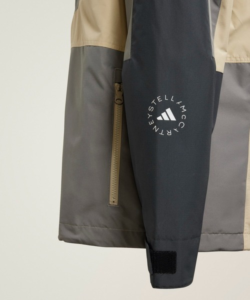adidas by Stella McCartney(アディダスバイステラマッカートニー)の「adidas by Stella McCartney TrueNature バックパック ジャケット / アディダス adidas(マウンテンパーカー・レディース・グレー×ホワイト・XX-LARGE/LARGE/MEDIUM/SMALL/X-LARGE)」の11枚目の写真