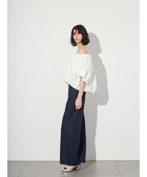 styling/（スタイリング）の「オフショルダーパフブラウス