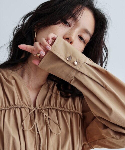 GALLEST(ギャレスト)の「シャーリングギャザーブラウス【フロントボタン/前開き】(シャツ/ブラウス・レディース・イエロー系その他/ホワイト/ベージュ/ピンク系・38)」の15枚目の写真