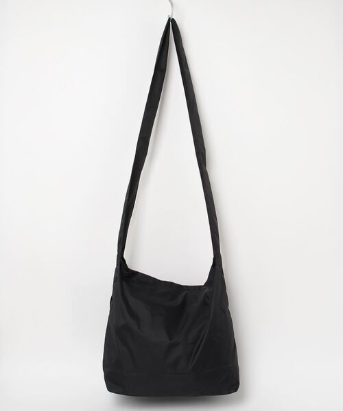 BURLAP OUTFITTER（バーラップアウトフィッター）の「BURLAP OUTFITTER バーラップアウトフィッター PACKABLE CARRY 210（ショルダーバッグ・メンズ・ブラック/ライム/グレー・FREE）」の19枚目の写真