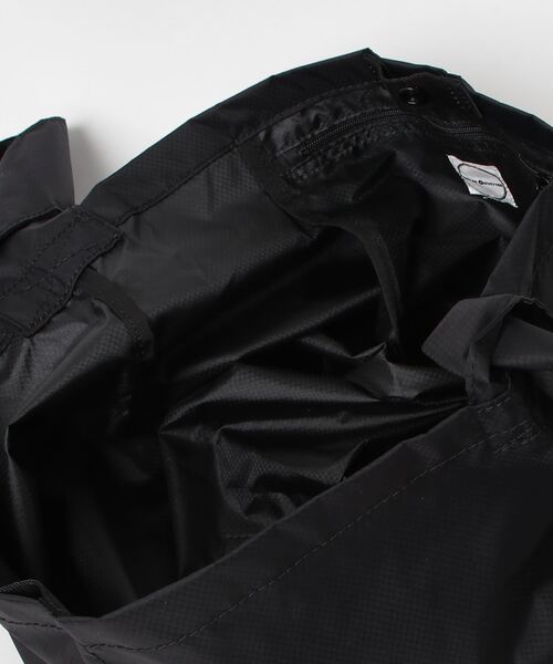 BURLAP OUTFITTER（バーラップアウトフィッター）の「BURLAP OUTFITTER バーラップアウトフィッター PACKABLE CARRY 210（ショルダーバッグ・メンズ・ブラック/ライム/グレー・FREE）」の21枚目の写真