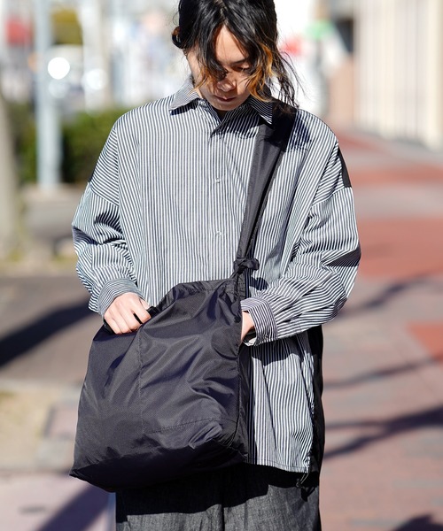 BURLAP OUTFITTER（バーラップアウトフィッター）の「BURLAP OUTFITTER バーラップアウトフィッター PACKABLE CARRY 210（ショルダーバッグ・メンズ・ブラック/ライム/グレー・FREE）」の18枚目の写真