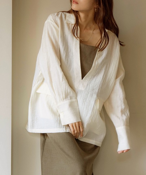 NOAHL(ノアル)の「【NOAHL】襟付きVネックシアーブラウス(シャツ/ブラウス・レディース・アイボリー/ピンク/ブラック・FREE)」の2枚目の写真