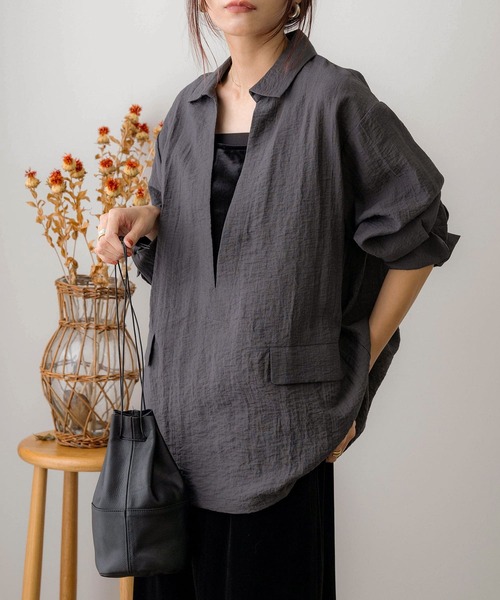 NOAHL(ノアル)の「【NOAHL】襟付きVネックシアーブラウス(シャツ/ブラウス・レディース・アイボリー/ピンク/ブラック・FREE)」の3枚目の写真