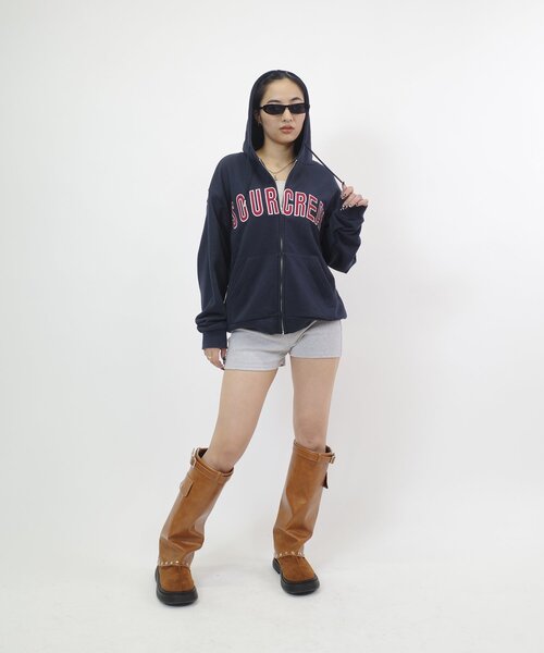 WHO'S WHO gallery（フーズフーギャラリー）の「【Sourcream/サワークリーム】カレッジロゴ刺繍ジップパーカー（パーカー・レディース・ブラック/グレー/ライトグレー/インディゴブルー・FREE）」の6枚目の写真