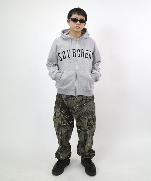 WHO'S WHO gallery（フーズフーギャラリー）の「【Sourcream/サワークリーム】カレッジロゴ刺繍ジップパーカー（パーカー・レディース・ブラック/グレー/ライトグレー/インディゴブルー・FREE）」の9枚目の写真