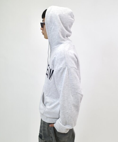 WHO'S WHO gallery（フーズフーギャラリー）の「【Sourcream/サワークリーム】カレッジロゴ刺繍ジップパーカー（パーカー・レディース・ブラック/グレー/ライトグレー/インディゴブルー・FREE）」の12枚目の写真