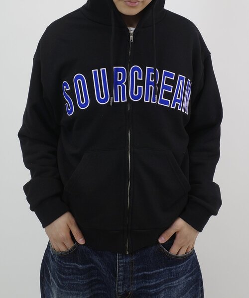 WHO'S WHO gallery（フーズフーギャラリー）の「【Sourcream/サワークリーム】カレッジロゴ刺繍ジップパーカー（パーカー・レディース・ブラック/グレー/ライトグレー/インディゴブルー・FREE）」の15枚目の写真