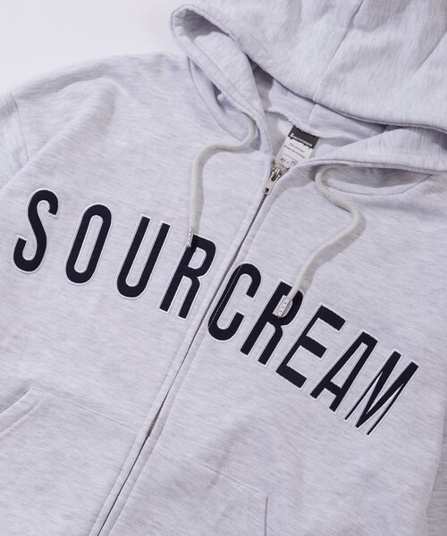 WHO'S WHO gallery（フーズフーギャラリー）の「【Sourcream/サワークリーム】カレッジロゴ刺繍ジップパーカー（パーカー・レディース・ブラック/グレー/ライトグレー/インディゴブルー・FREE）」の19枚目の写真