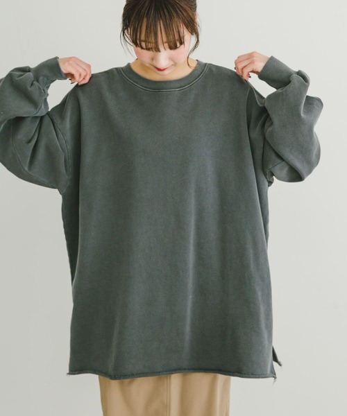 ITEMS URBANRESEARCH(アイテムズ アーバンリサーチ)の「ピグメント裏毛オーバースウェット(スウェット・レディース・ブラック/ブラウン/ブルー・FREE)」の4枚目の写真