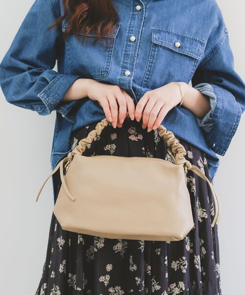 le.coeur blanc（ルクールブラン）の「《一部店舗/WEB限定》MILLELA FIRENZEギャザーハンドルバッグ（ショルダーバッグ・レディース・ブラック/ベージュ・FREE）」の2枚目の写真