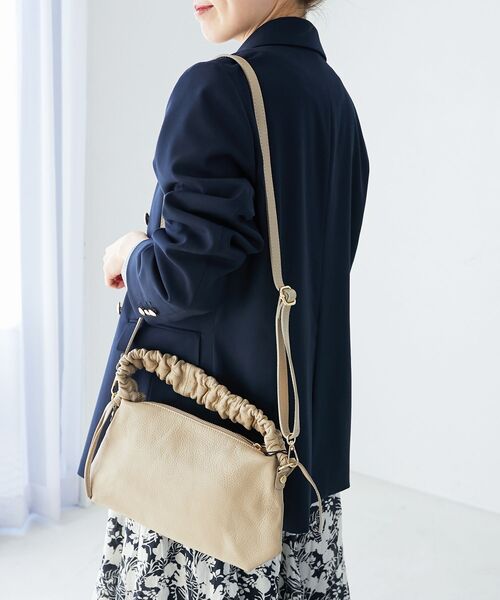 le.coeur blanc（ルクールブラン）の「《一部店舗/WEB限定》MILLELA FIRENZEギャザーハンドルバッグ（ショルダーバッグ・レディース・ブラック/ベージュ・FREE）」の3枚目の写真