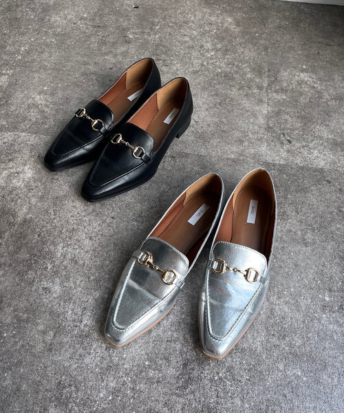 DouDou(ドゥドゥ)の「【WEB限定】ポインテッドビットローファー(ローファー・レディース・シルバー/ブラック・23cm/23.5cm/24cm/24.5cm)」の3枚目の写真