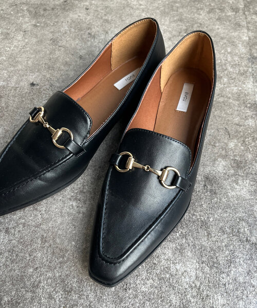 DouDou(ドゥドゥ)の「【WEB限定】ポインテッドビットローファー(ローファー・レディース・シルバー/ブラック・23cm/23.5cm/24cm/24.5cm)」の4枚目の写真