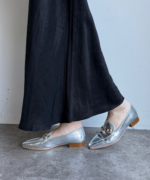 DouDou(ドゥドゥ)の「【WEB限定】ポインテッドビットローファー(ローファー・レディース・シルバー/ブラック・23cm/23.5cm/24cm/24.5cm)」の7枚目の写真