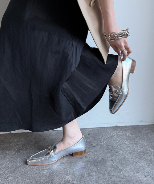 DouDou(ドゥドゥ)の「【WEB限定】ポインテッドビットローファー(ローファー・レディース・シルバー/ブラック・23cm/23.5cm/24cm/24.5cm)」の8枚目の写真