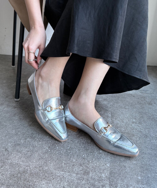 DouDou(ドゥドゥ)の「【WEB限定】ポインテッドビットローファー(ローファー・レディース・シルバー/ブラック・23cm/23.5cm/24cm/24.5cm)」の9枚目の写真