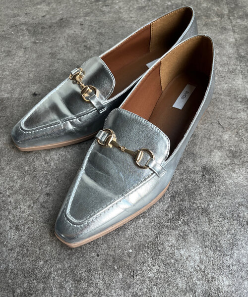 DouDou(ドゥドゥ)の「【WEB限定】ポインテッドビットローファー(ローファー・レディース・シルバー/ブラック・23cm/23.5cm/24cm/24.5cm)」の11枚目の写真