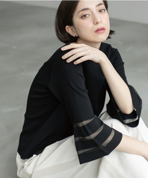 OPAQUE.CLIP（オペークドットクリップ）の「《6色展開》シアーボーダーフレアスリーブニット【洗濯機洗い可】（ニット/セーター・レディース・ブラック/ホワイト/ライトグレー/ブルー系その他/ベビーピンク/ライトグリーン・36/38/40/42）」の3枚目の写真