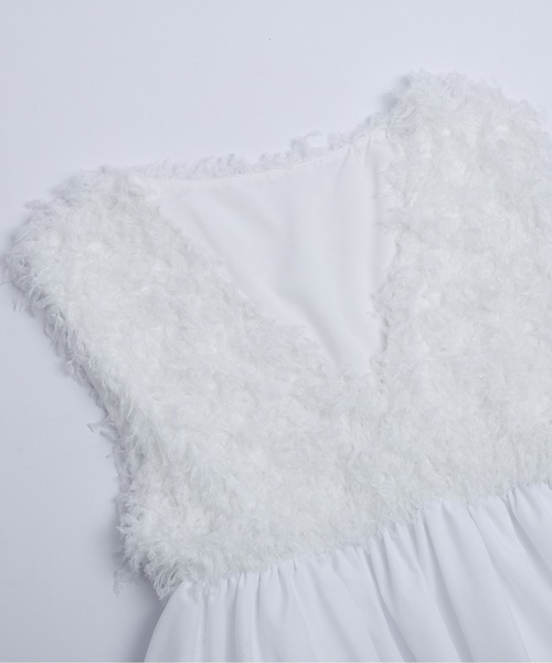 AMELY（エミリー）の「フェザーフリンジペプラムベスト（ベスト・レディース・ホワイト/ブラック・フリー）」の3枚目の写真