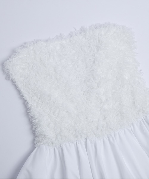 AMELY（エミリー）の「フェザーフリンジペプラムベスト（ベスト・レディース・ホワイト/ブラック・フリー）」の6枚目の写真