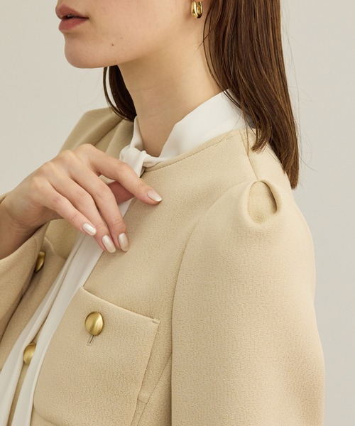 ROPE'(ロペ)の「金ボタンニットジャケット(ノーカラージャケット・レディース・ベージュ/ネイビー・38/36)」の6枚目の写真