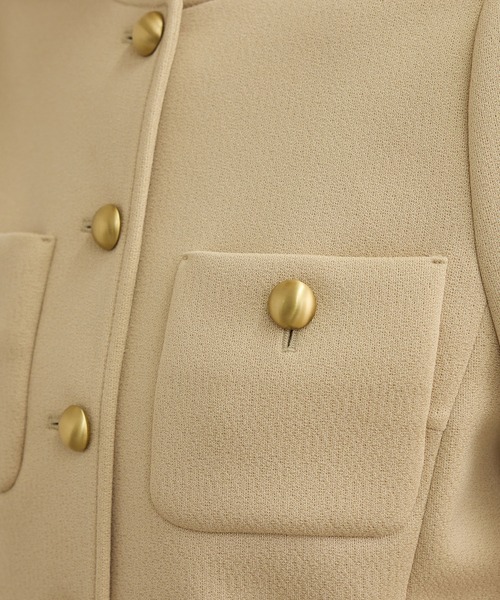 ROPE'(ロペ)の「金ボタンニットジャケット(ノーカラージャケット・レディース・ベージュ/ネイビー・38/36)」の5枚目の写真