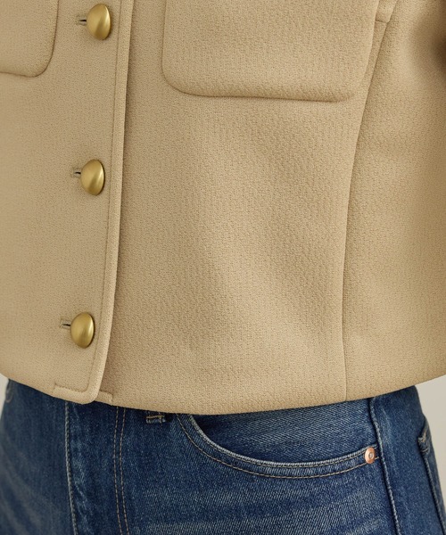 ROPE'(ロペ)の「金ボタンニットジャケット(ノーカラージャケット・レディース・ベージュ/ネイビー・38/36)」の4枚目の写真