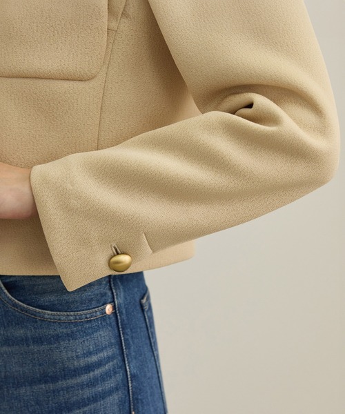 ROPE'(ロペ)の「金ボタンニットジャケット(ノーカラージャケット・レディース・ベージュ/ネイビー・38/36)」の3枚目の写真