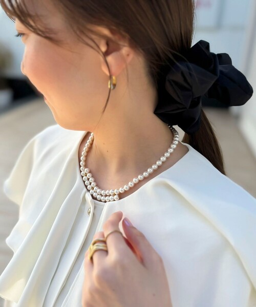 grace grace （グラスグラス）の「【grace grace/グラスグラス】シェルパールオーバーショートネックレス（ネックレス・レディース・オフホワイト・FREE）」の2枚目の写真