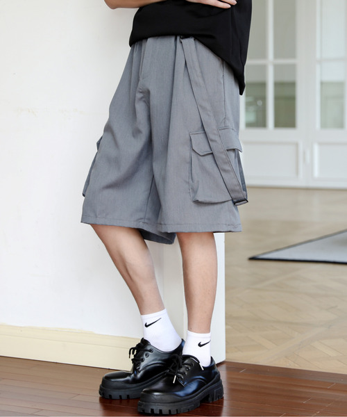 neos(ネオス)の「【neos】ルーズシルエット サスペンダー フラップポケット カーゴ ハーフ スラックス パンツ(スラックス・メンズ・ブラック/グレー・MEDIUM/LARGE/X-LARGE)」の1枚目の写真