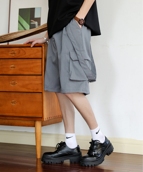 neos(ネオス)の「【neos】ルーズシルエット サスペンダー フラップポケット カーゴ ハーフ スラックス パンツ(スラックス・メンズ・ブラック/グレー・MEDIUM/LARGE/X-LARGE)」の15枚目の写真