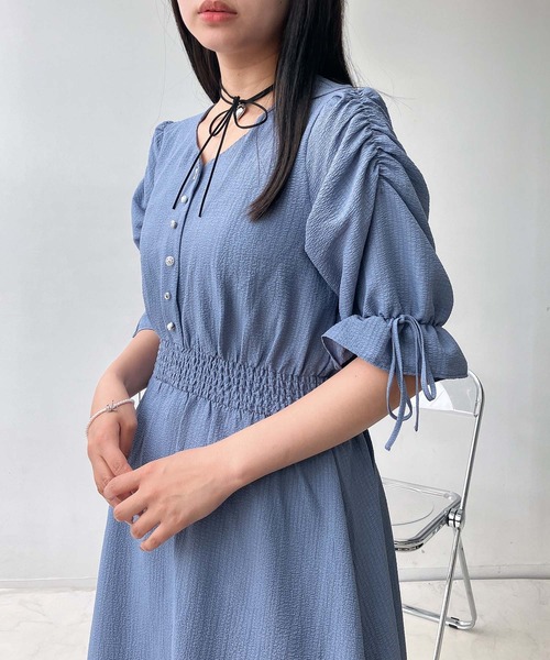 AS KNOW AS plus(アズノゥアズプラス)の「●リボンとキラ釦5分袖ワンピース(ワンピース・レディース・ブラック系/アイボリー系/ピンク系/ブラック/ブルーグレー/ブルー系その他/ブラック系1/アイボリー系1/ブラック系その他・FREE)」の5枚目の写真