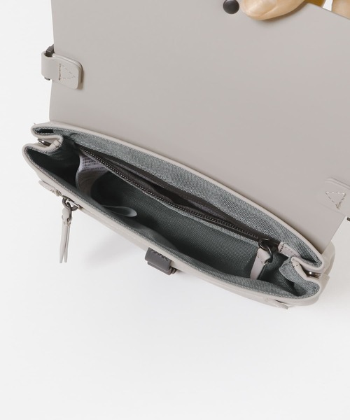 SENSE OF PLACE by URBAN RESEARCH（センスオブプレイスバイアーバンリサーチ）の「GASTON LUGA　Splash Crossbody Bag（ボディバッグ/ウエストポーチ・メンズ・グレー系その他・ONE）」の4枚目の写真