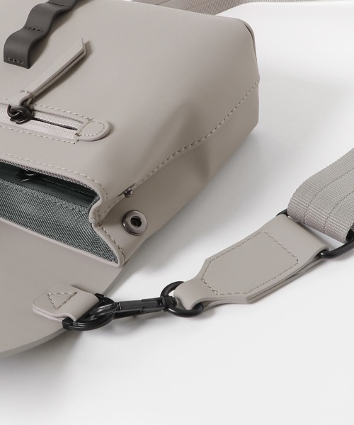 SENSE OF PLACE by URBAN RESEARCH（センスオブプレイスバイアーバンリサーチ）の「GASTON LUGA　Splash Crossbody Bag（ボディバッグ/ウエストポーチ・メンズ・グレー系その他・ONE）」の3枚目の写真