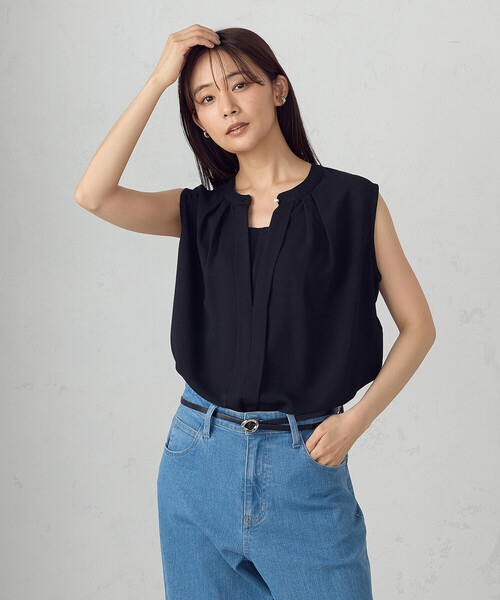 COMME CA ISM（コムサイズム）の「ノースリーブタックブラウス（シャツ/ブラウス・レディース・チャコール/ダークネイビー/ホワイト・LARGE/MEDIUM）」の3枚目の写真