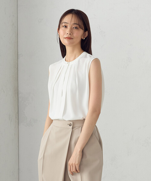 COMME CA ISM（コムサイズム）の「ノースリーブタックブラウス（シャツ/ブラウス・レディース・チャコール/ダークネイビー/ホワイト・LARGE/MEDIUM）」の6枚目の写真