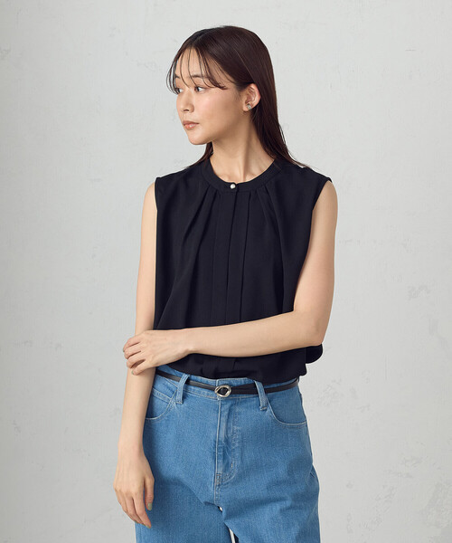COMME CA ISM（コムサイズム）の「ノースリーブタックブラウス（シャツ/ブラウス・レディース・チャコール/ダークネイビー/ホワイト・LARGE/MEDIUM）」の11枚目の写真