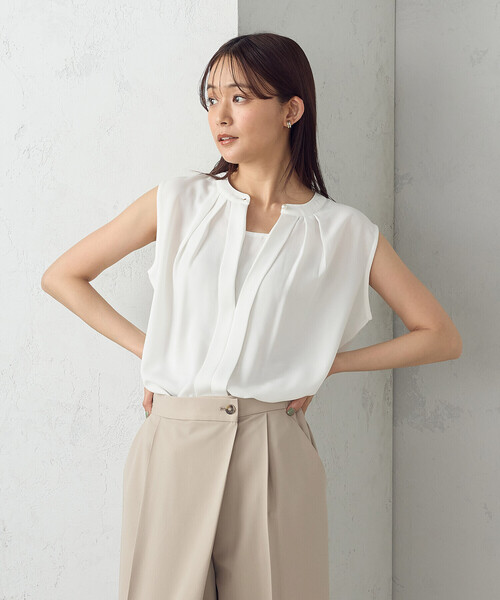 COMME CA ISM（コムサイズム）の「ノースリーブタックブラウス（シャツ/ブラウス・レディース・チャコール/ダークネイビー/ホワイト・LARGE/MEDIUM）」の2枚目の写真