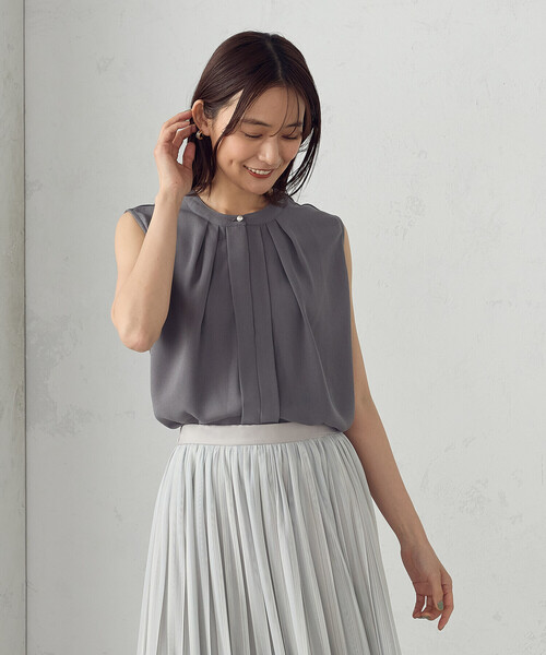 COMME CA ISM（コムサイズム）の「ノースリーブタックブラウス（シャツ/ブラウス・レディース・チャコール/ダークネイビー/ホワイト・LARGE/MEDIUM）」の21枚目の写真
