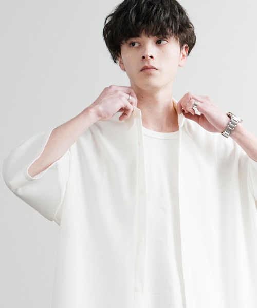 Rocky Monroe(ロッキーモンロー)の「UVカット 梨地オーバーサイズレギュラーカラーストレッチ半袖シャツ ビッグシャツ(シャツ/ブラウス・メンズ・ダークグレー/ベージュ/ブルーグレー/ブラック/ダークグリーン/オフホワイト・LL/L/M)」の8枚目の写真
